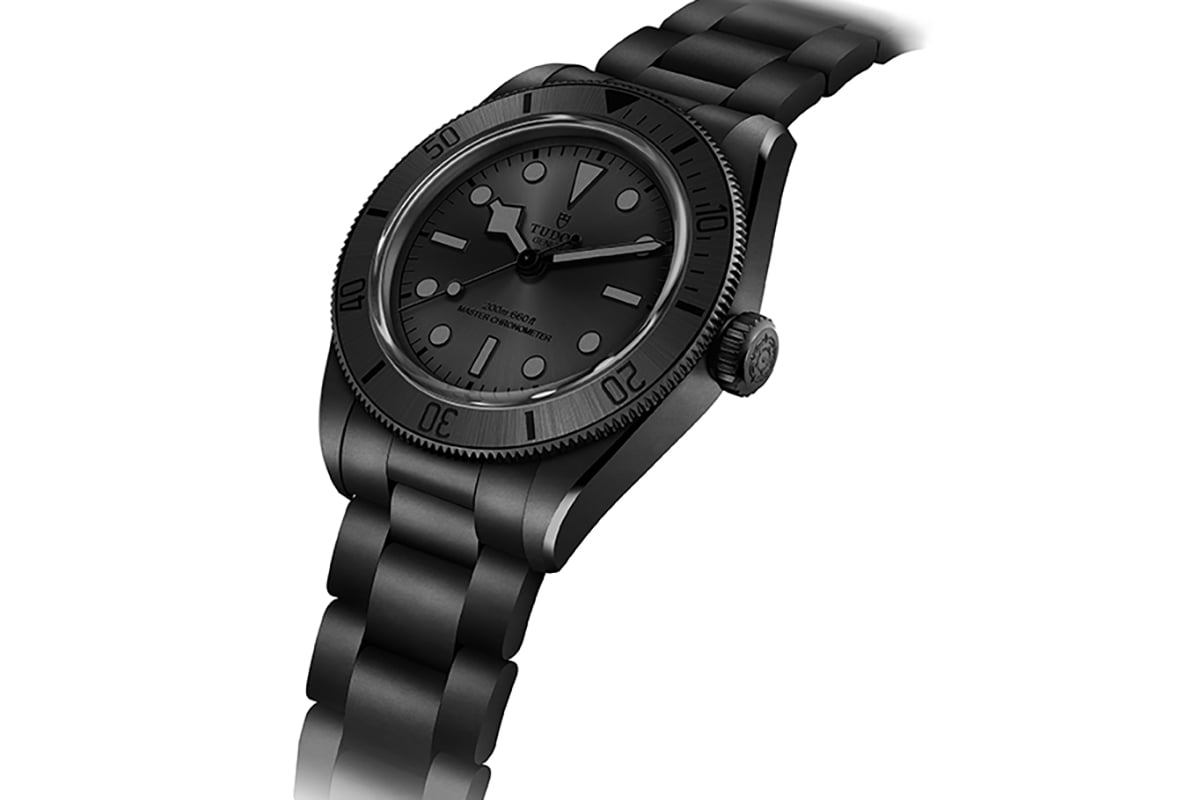 全体のデザインは従来モデルを踏襲。ただしベゼルやリューズの側面に設けられた凹凸のピッチなど、ディテールについては微細な変化もみられるようだ