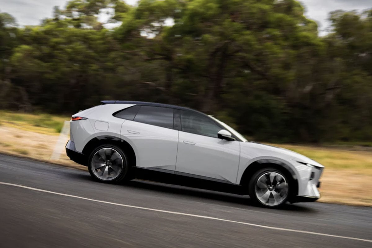 マツダ「CX-6e」