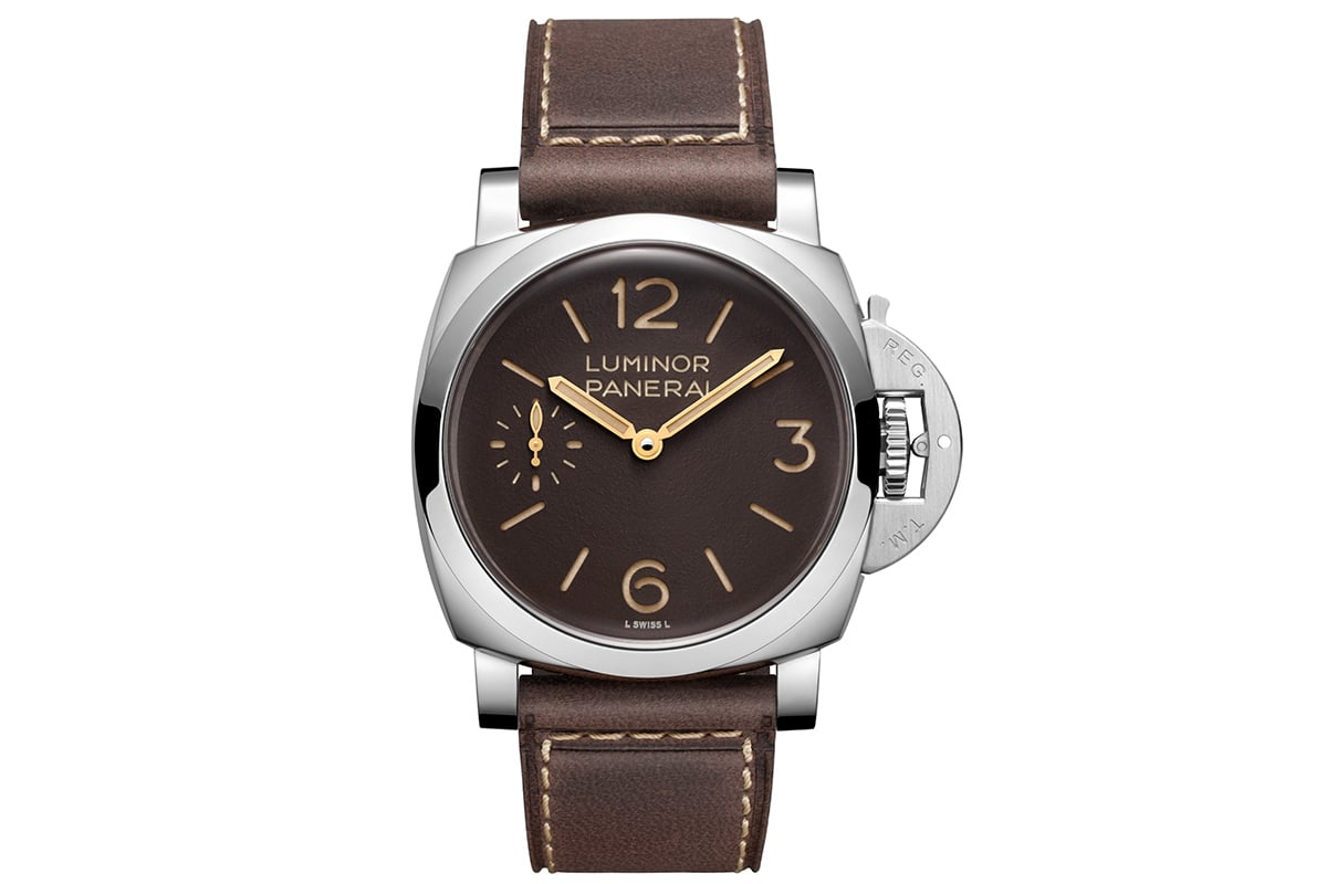 こちらはダークブラウンのカーフレザーストラップを付けた姿。