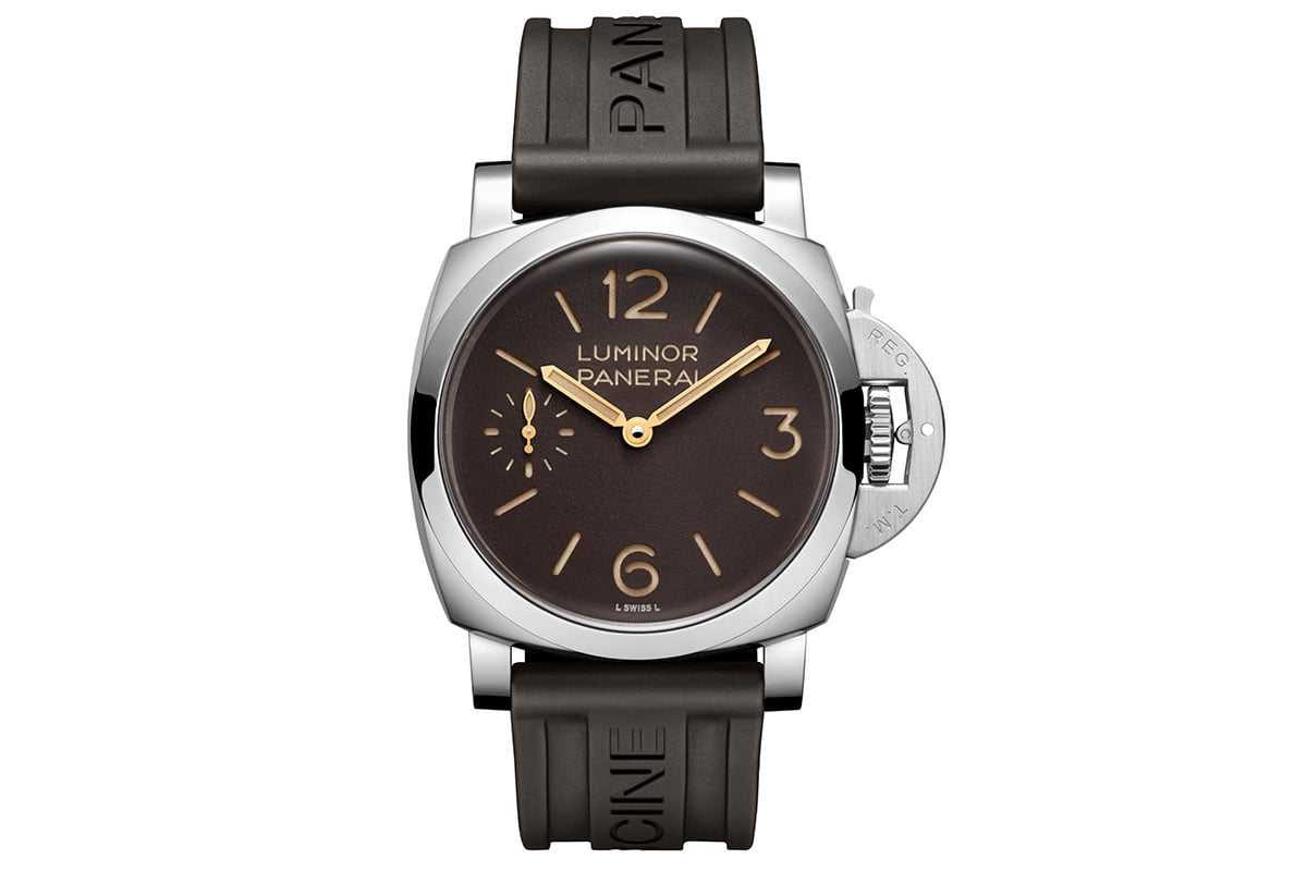 ブラウンのラバーストラップも付属する。