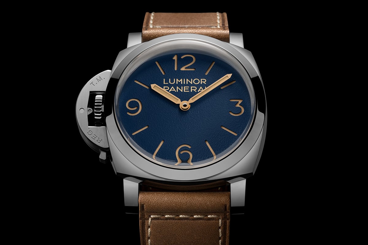 リューズを左側に配置した「デストロ仕様」の「ルミノール デストロ PAM01732」。