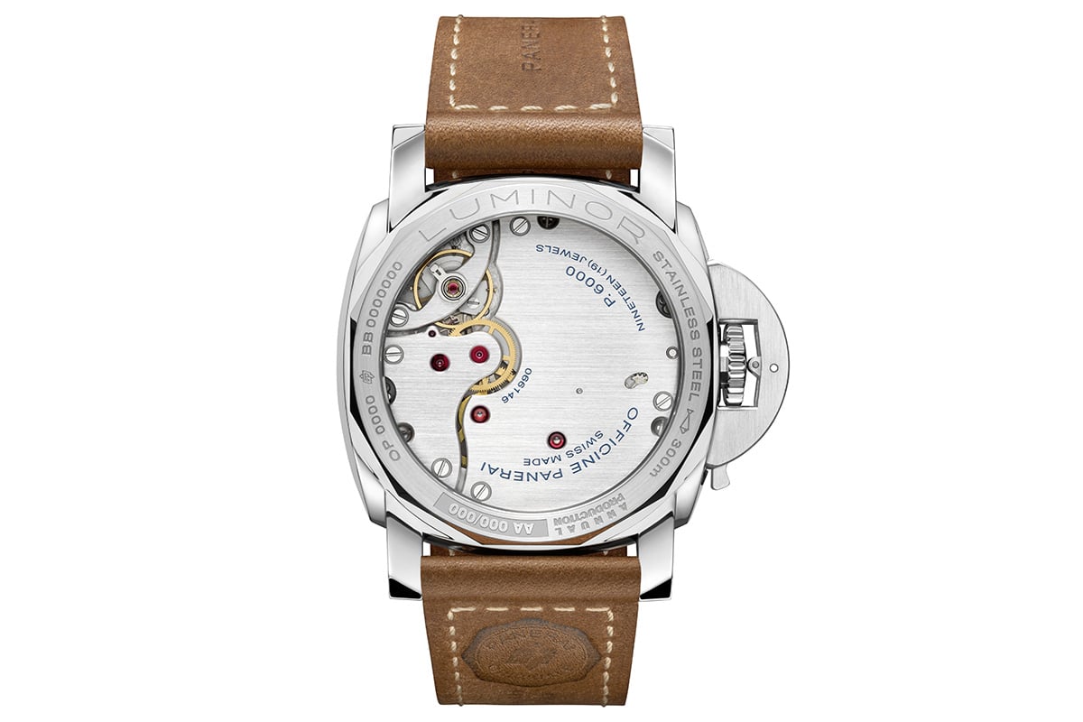 リューズが左側となることでムーブメントも逆の配置に。