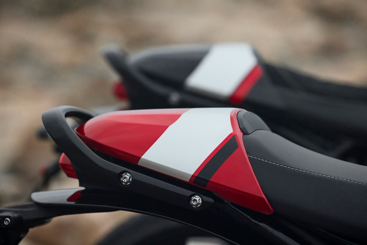 トライアンフ「スラクストン400」