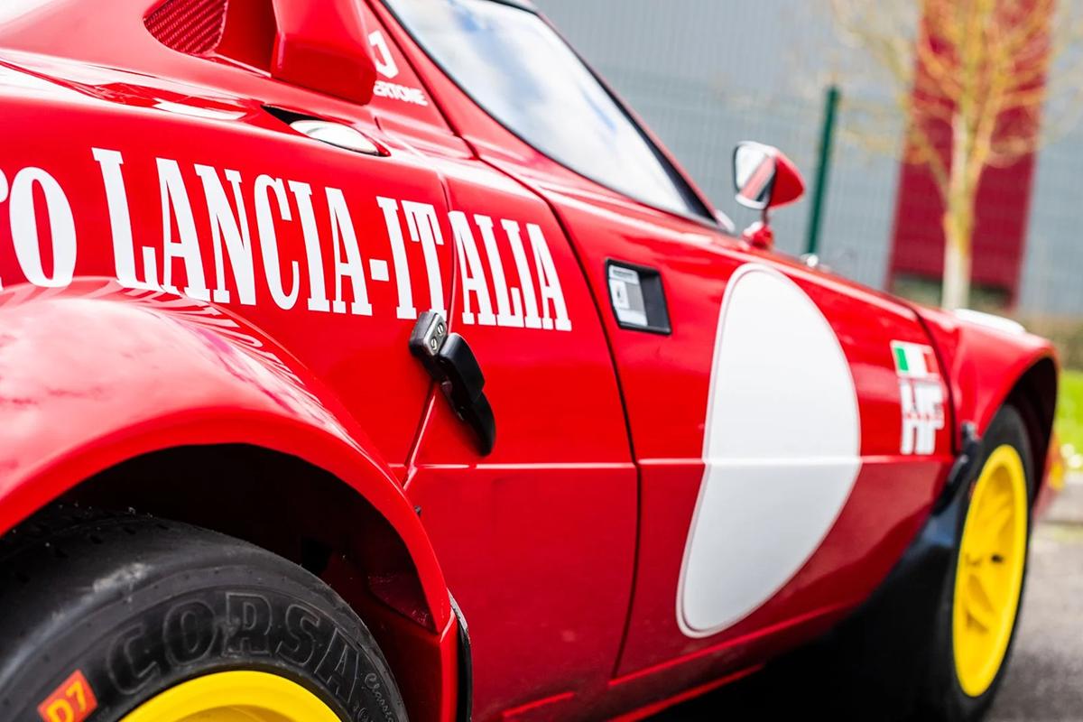 オークションに出品予定の1975年式ランチア「ストラトスHFストラダーレ グループ4仕様」(c)2026 BROAD ARROW Auctions