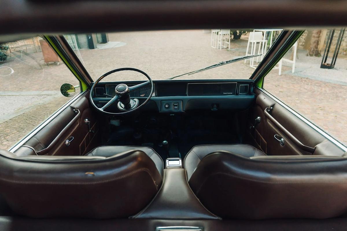 オークションに出品予定の1977年式フィアット「850Tビジターバス」(c)2026 BROAD ARROW AUCTIONS