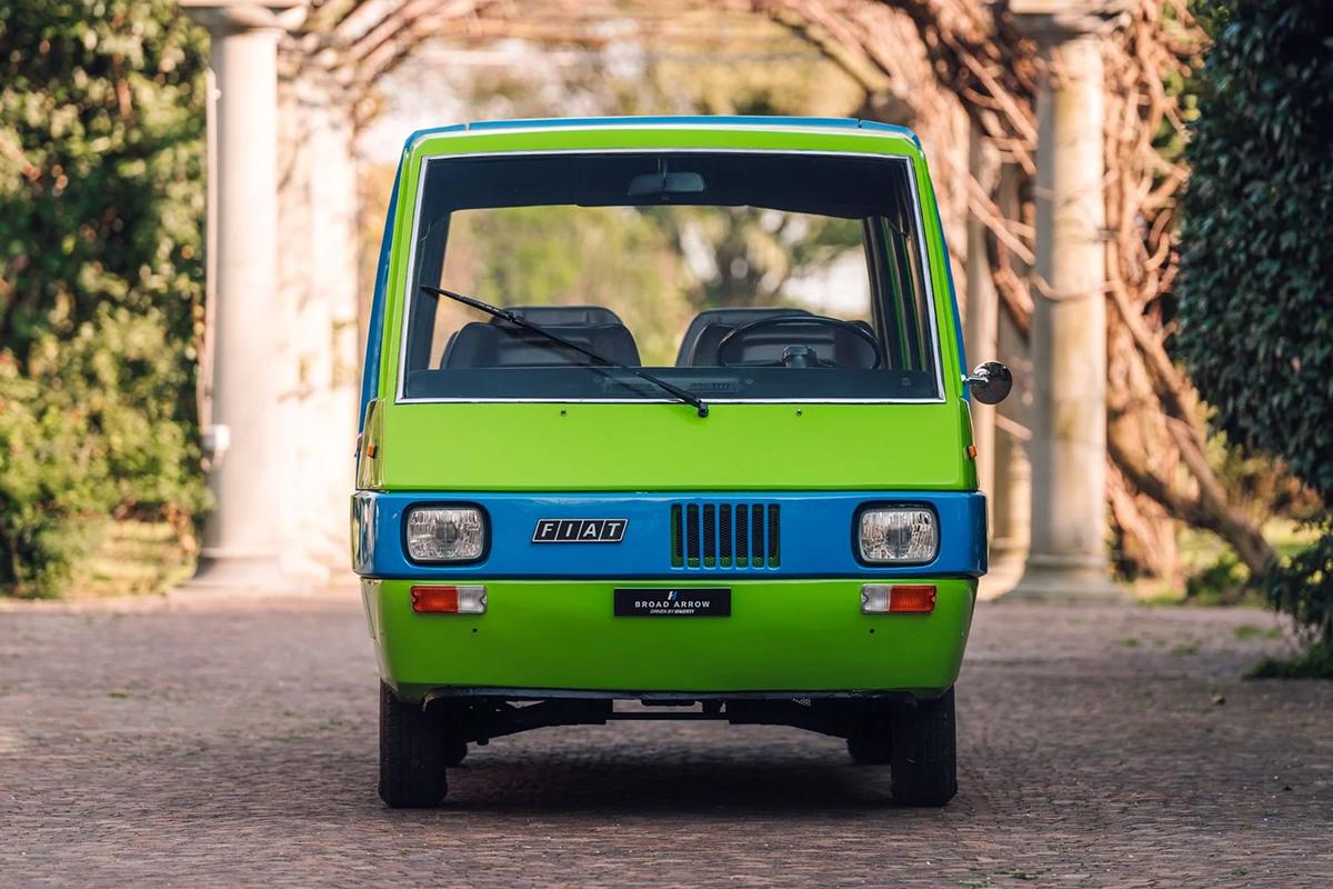 オークションに出品予定の1977年式フィアット「850Tビジターバス」(c)2026 BROAD ARROW AUCTIONS