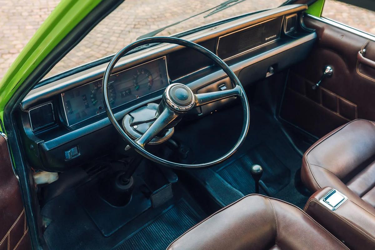 オークションに出品予定の1977年式フィアット「850Tビジターバス」(c)2026 BROAD ARROW AUCTIONS