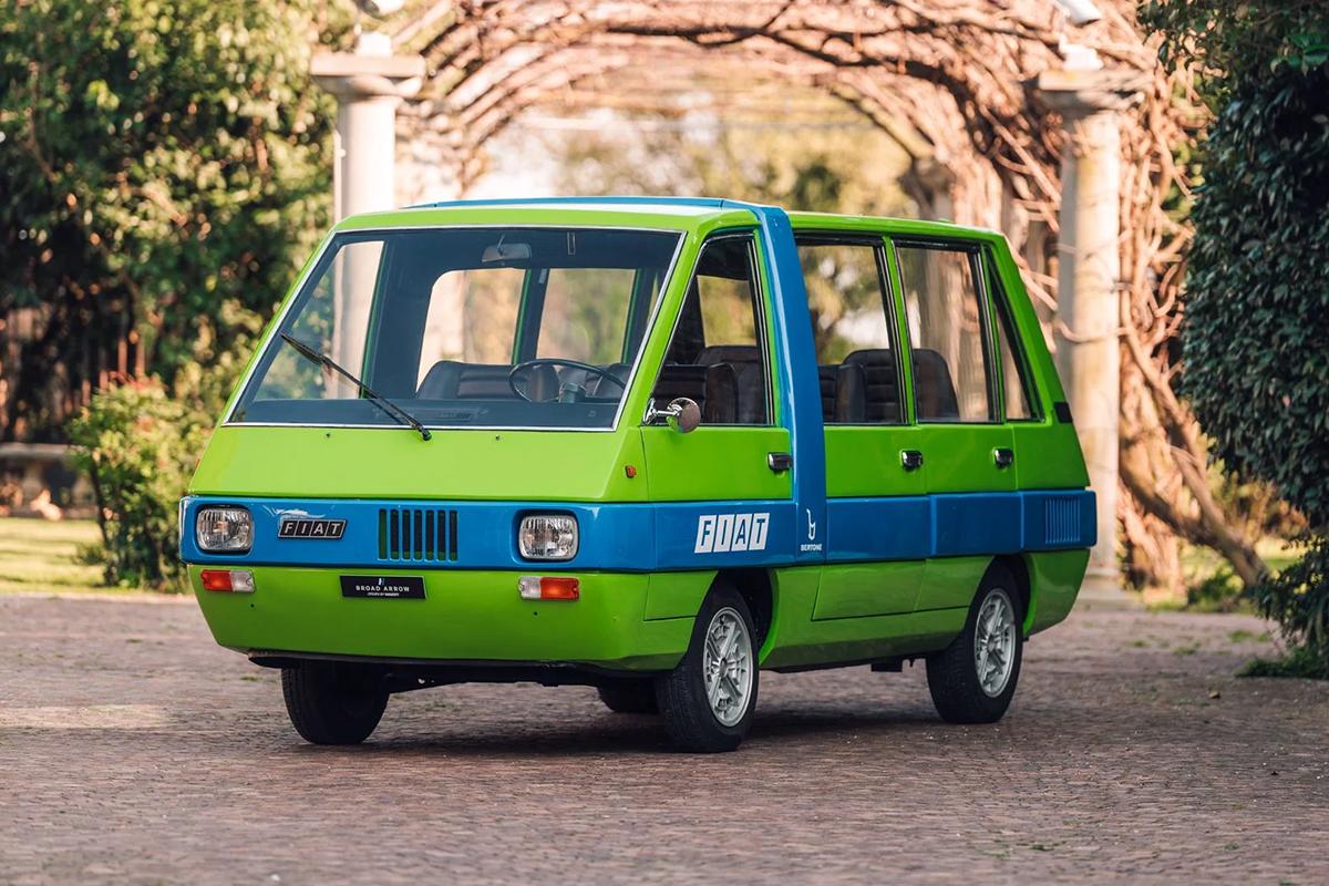 オークションに出品予定の1977年式フィアット「850Tビジターバス」(c)2026 BROAD ARROW AUCTIONS