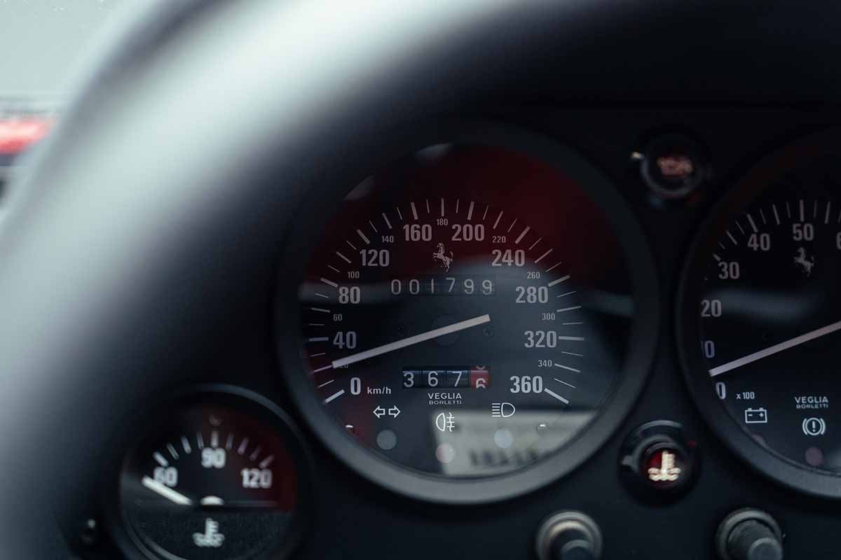 オークションに出品され、高額で落札された1989年式フェラーリ「F40」Federico Cecchio(c)2026 Courtesy of RM Sotheby's
