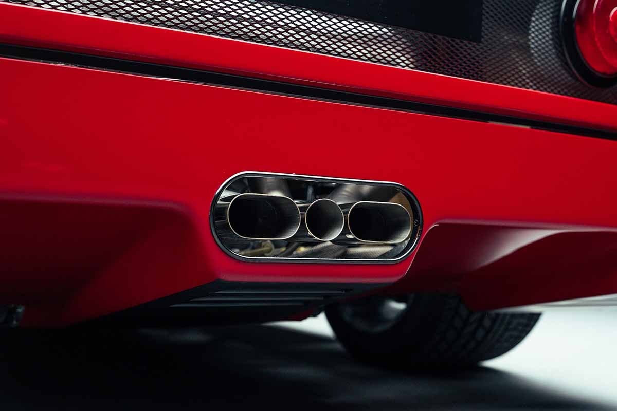 オークションに出品され、高額で落札された1989年式フェラーリ「F40」Federico Cecchio(c)2026 Courtesy of RM Sotheby's