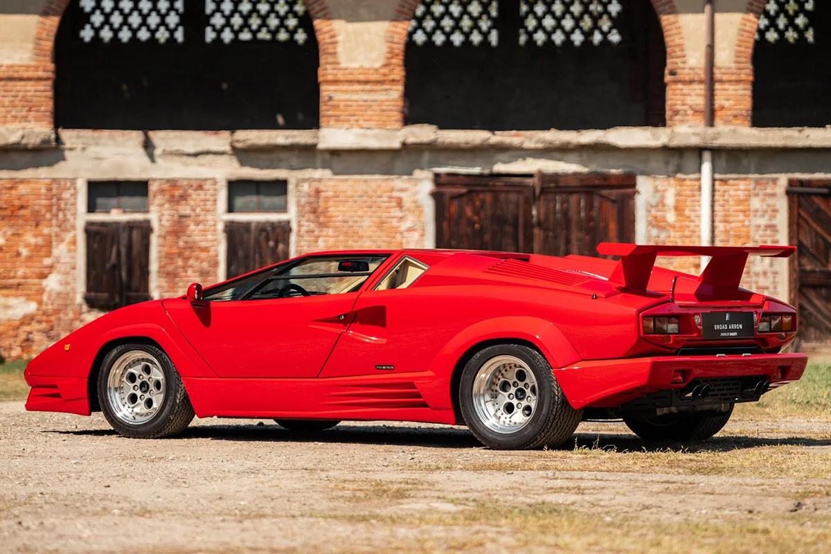 オークションに出品予定の1990年式ランボルギーニ「カウンタック 25周年記念モデル」(c)2026 Courtesy of RM Sotheby's