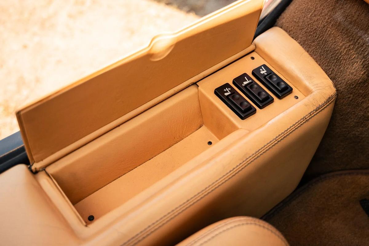 オークションに出品予定の1990年式ランボルギーニ「カウンタック 25周年記念モデル」(c)2026 Courtesy of RM Sotheby's