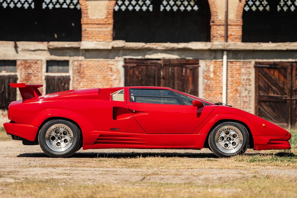 オークションに出品予定の1990年式ランボルギーニ「カウンタック 25周年記念モデル」(c)2026 Courtesy of RM Sotheby's