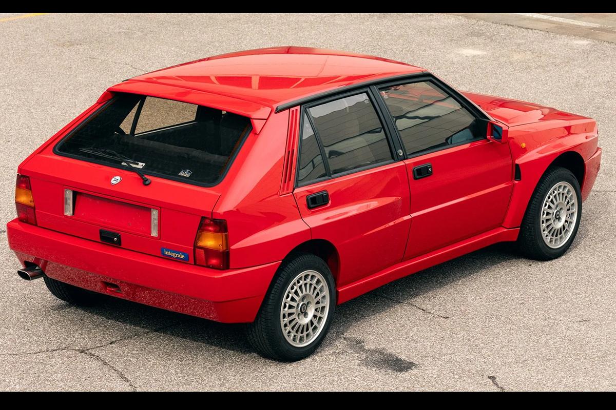 オークションに出品される予定の1991年式ランチア「デルタHFインテグレーレ・エボルツォーネI」(c)2026 BROAD ARROW Auctions