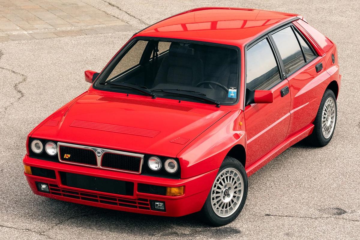 オークションに出品される予定の1991年式ランチア「デルタHFインテグレーレ・エボルツォーネI」(c)2026 BROAD ARROW Auctions