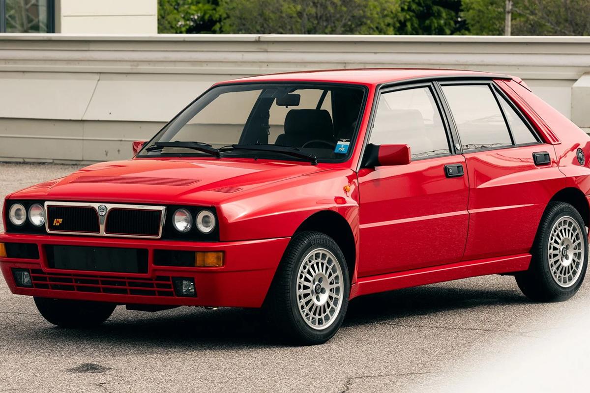 オークションに出品される予定の1991年式ランチア「デルタHFインテグレーレ・エボルツォーネI」(c)2026 BROAD ARROW Auctions