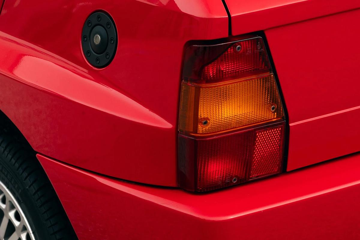 オークションに出品される予定の1991年式ランチア「デルタHFインテグレーレ・エボルツォーネI」(c)2026 BROAD ARROW Auctions