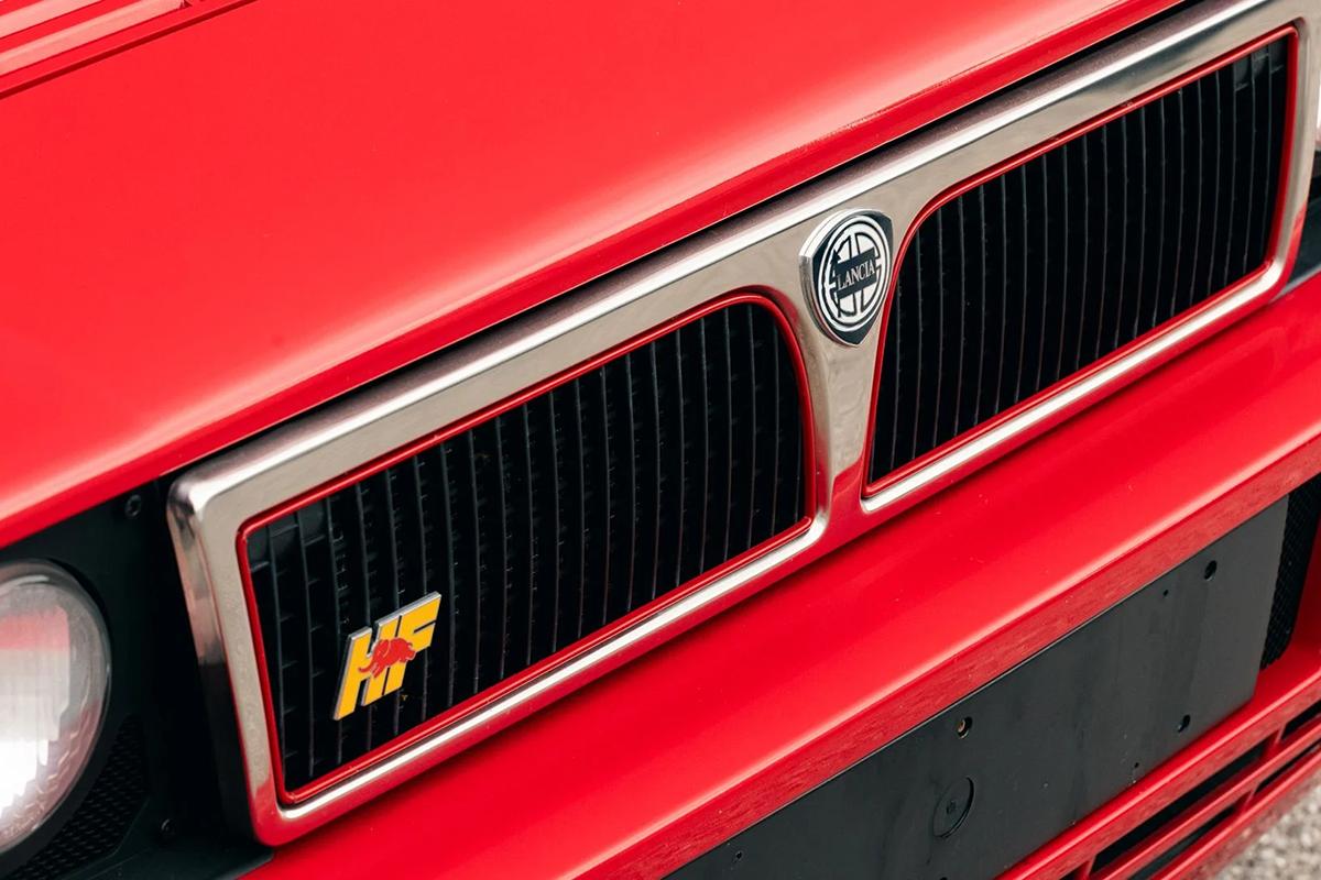 オークションに出品される予定の1991年式ランチア「デルタHFインテグレーレ・エボルツォーネI」(c)2026 BROAD ARROW Auctions