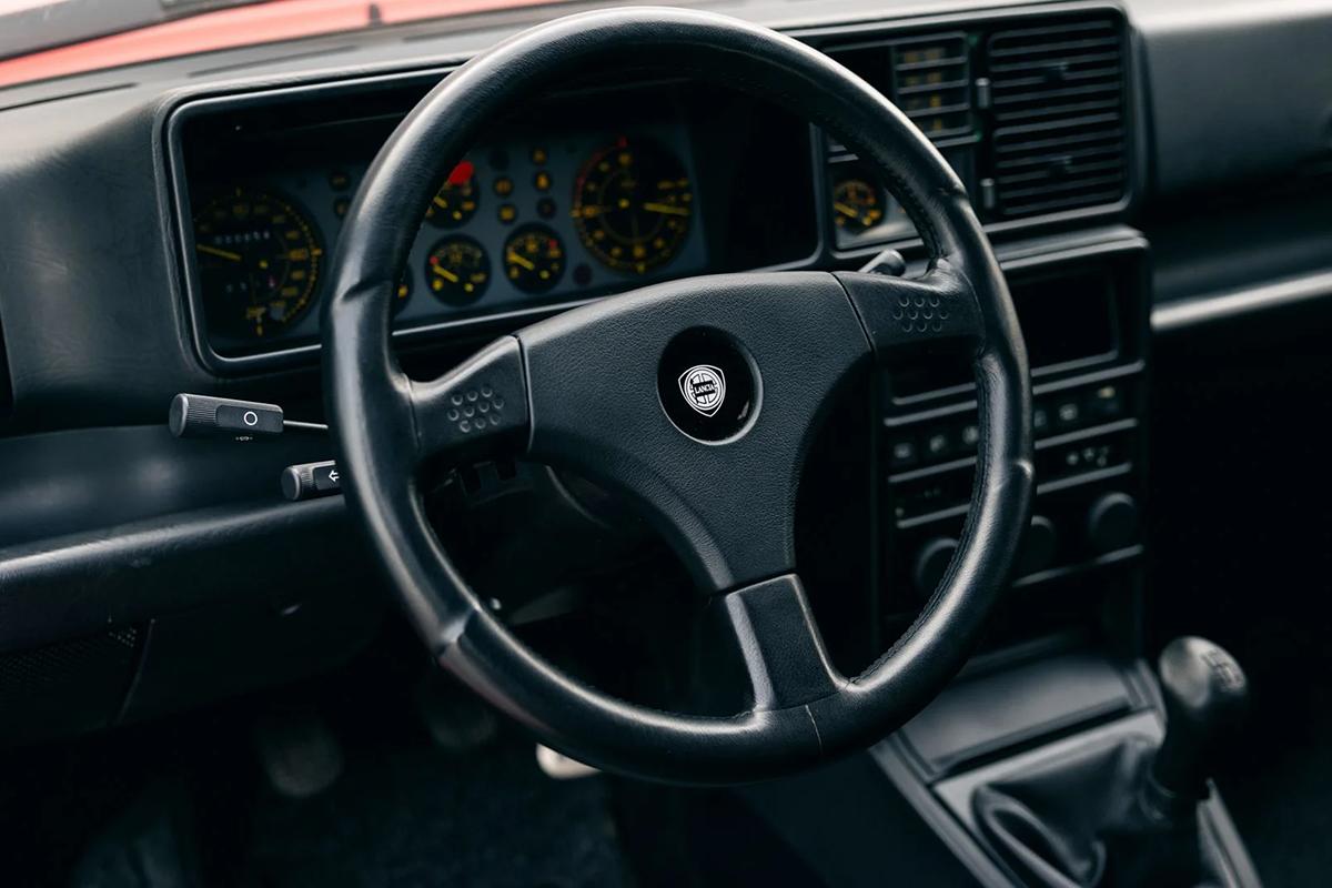 オークションに出品される予定の1991年式ランチア「デルタHFインテグレーレ・エボルツォーネI」(c)2026 BROAD ARROW Auctions