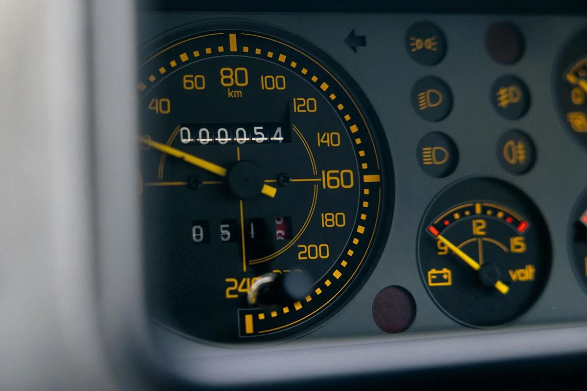 オークションに出品される予定の1991年式ランチア「デルタHFインテグレーレ・エボルツォーネI」(c)2026 BROAD ARROW Auctions