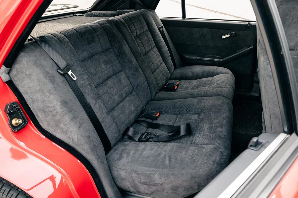 オークションに出品される予定の1991年式ランチア「デルタHFインテグレーレ・エボルツォーネI」(c)2026 BROAD ARROW Auctions