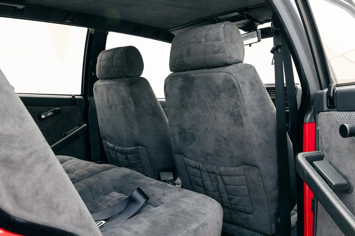 オークションに出品される予定の1991年式ランチア「デルタHFインテグレーレ・エボルツォーネI」(c)2026 BROAD ARROW Auctions