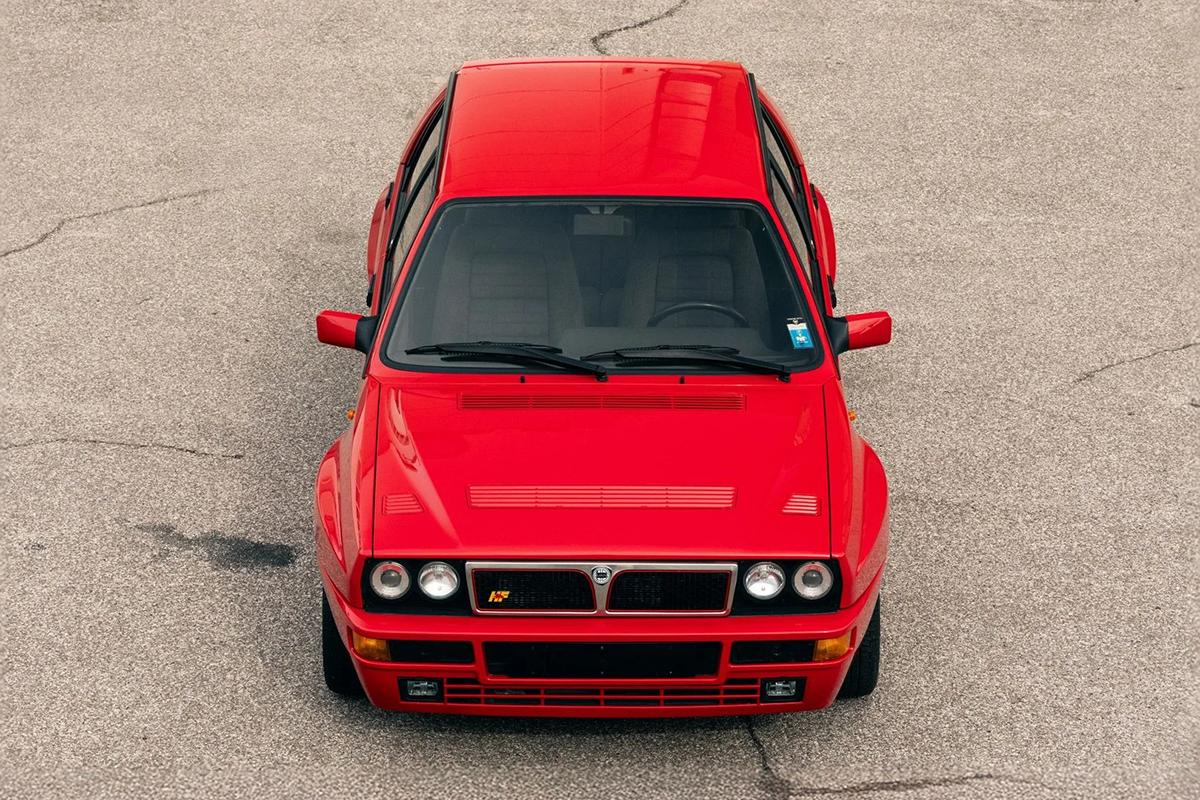 オークションに出品される予定の1991年式ランチア「デルタHFインテグレーレ・エボルツォーネI」(c)2026 BROAD ARROW Auctions