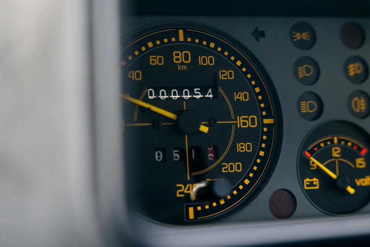 オークションに出品される予定の1991年式ランチア「デルタHFインテグレーレ・エボルツォーネI」(c)2026 BROAD ARROW Auctions