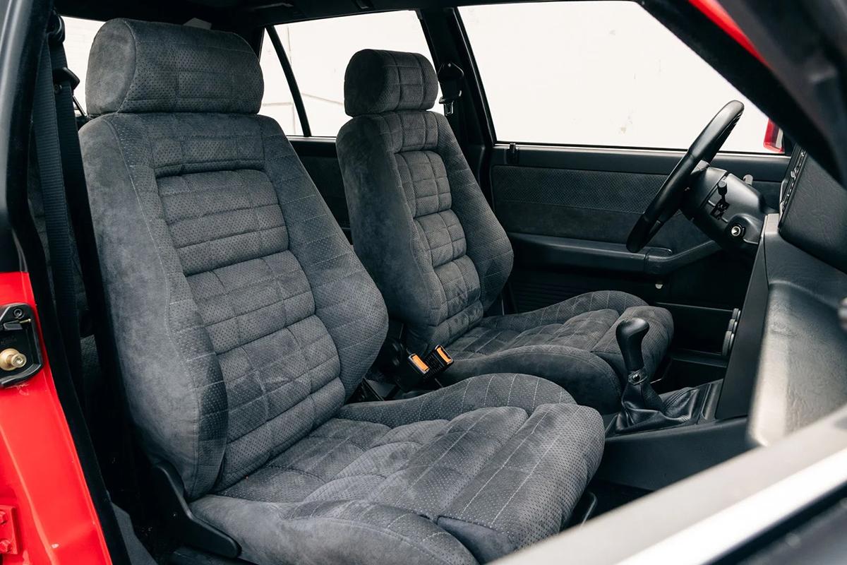 オークションに出品される予定の1991年式ランチア「デルタHFインテグレーレ・エボルツォーネI」(c)2026 BROAD ARROW Auctions