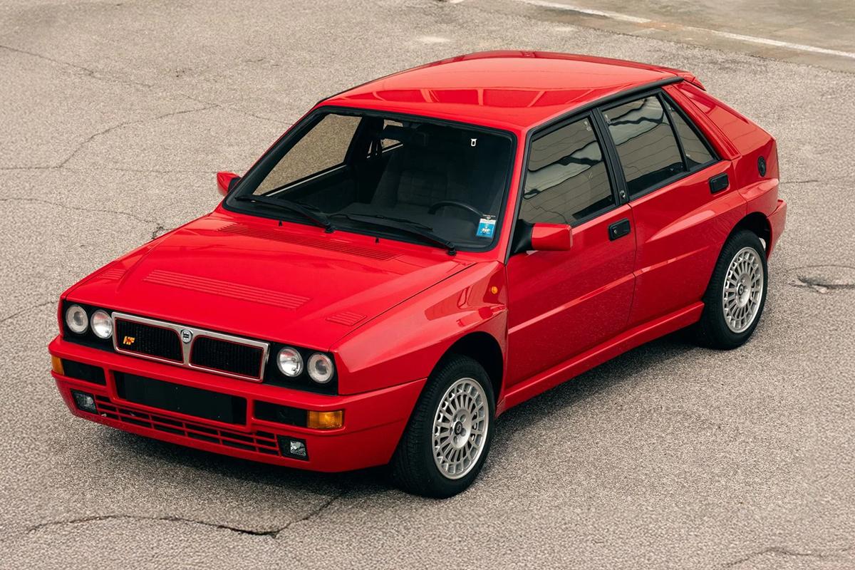 オークションに出品される予定の1991年式ランチア「デルタHFインテグレーレ・エボルツォーネI」(c)2026 BROAD ARROW Auctions