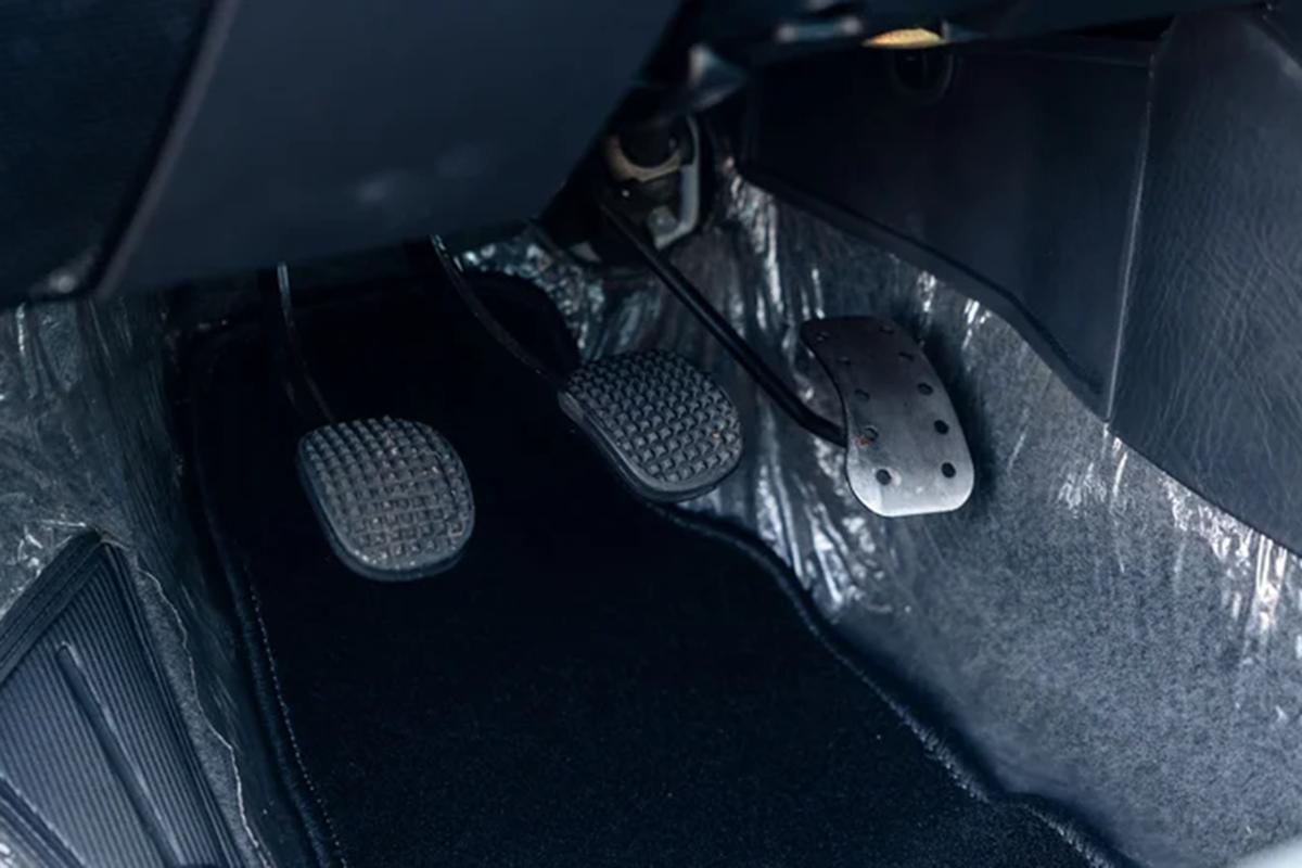 オークションに出品予定の1992年式ランチア「デルタHFインテグレーレ・エボルツォーネ マルティニ6」(c)2026 BROAD ARROW Auctions