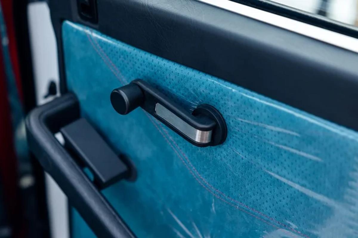 オークションに出品予定の1992年式ランチア「デルタHFインテグレーレ・エボルツォーネ マルティニ6」(c)2026 BROAD ARROW Auctions