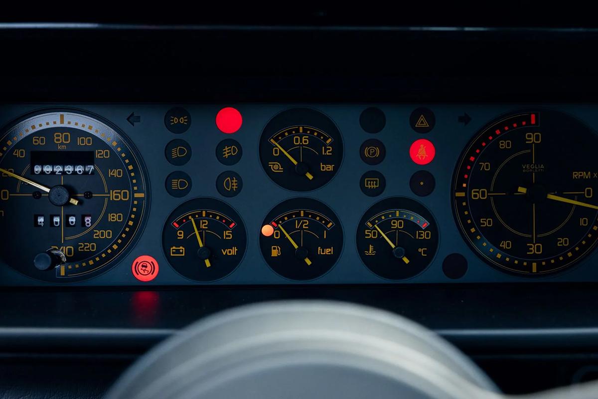 オークションに出品予定の1992年式ランチア「デルタHFインテグレーレ・エボルツォーネ マルティニ6」(c)2026 BROAD ARROW Auctionsオークションに出品予定の1992年式ランチア「デルタHFインテグレーレ・エボルツォーネ マルティニ6」(c)2026 BROAD ARROW Auctions