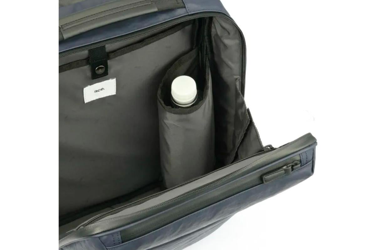 酷暑やゲリラ豪雨に対応したビジネスリュック「ガジェタブル エアV」