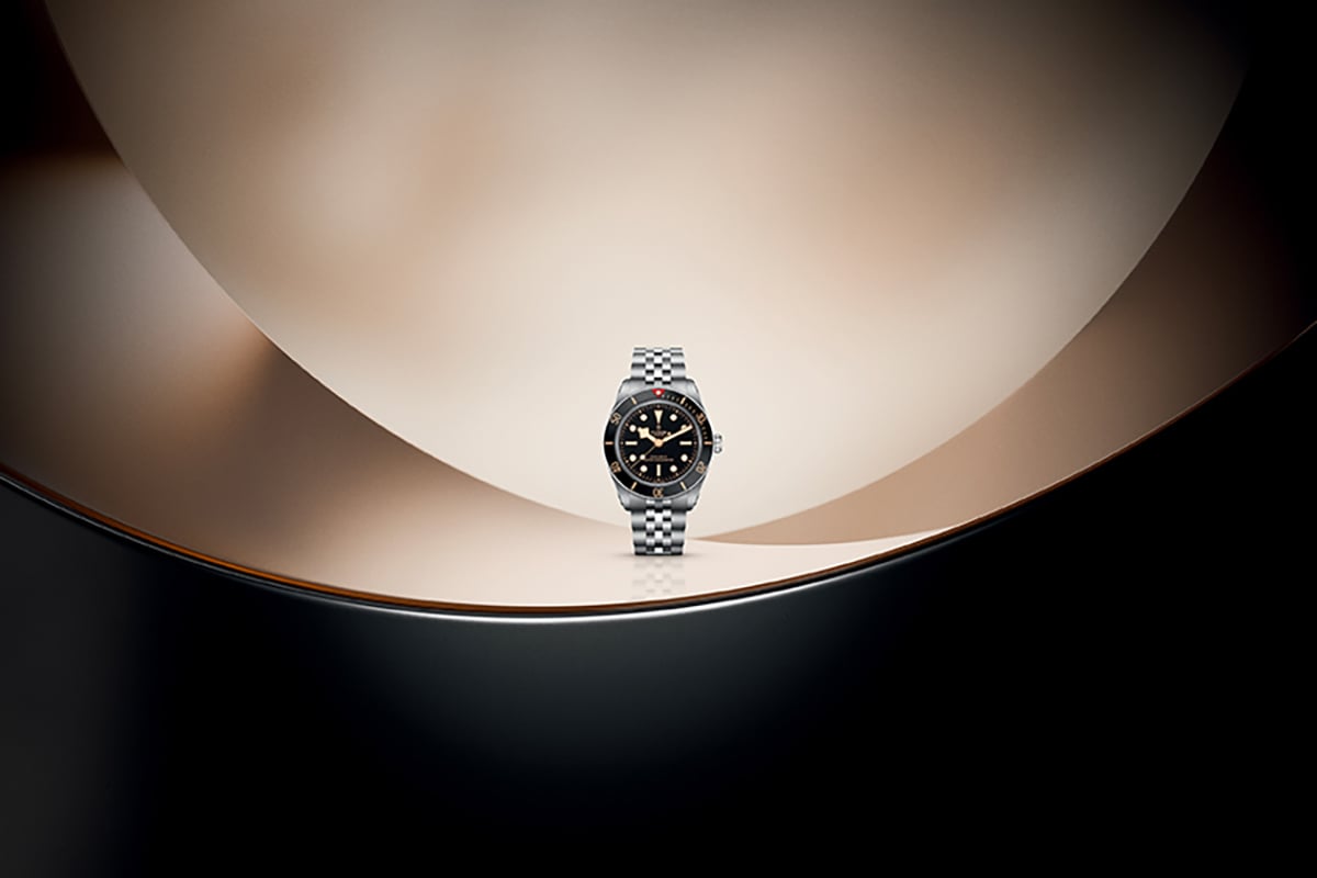 1958年生まれのアーカイブに材を得たクラシックなルックスに、METAS認定の精度と強靭な耐磁性を搭載する