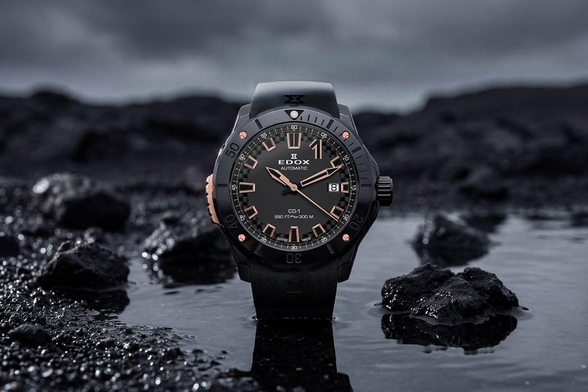 外装をマットブラックで統一、艶めいたローズゴールドの2トーンでまとめたシックなバリエーションも