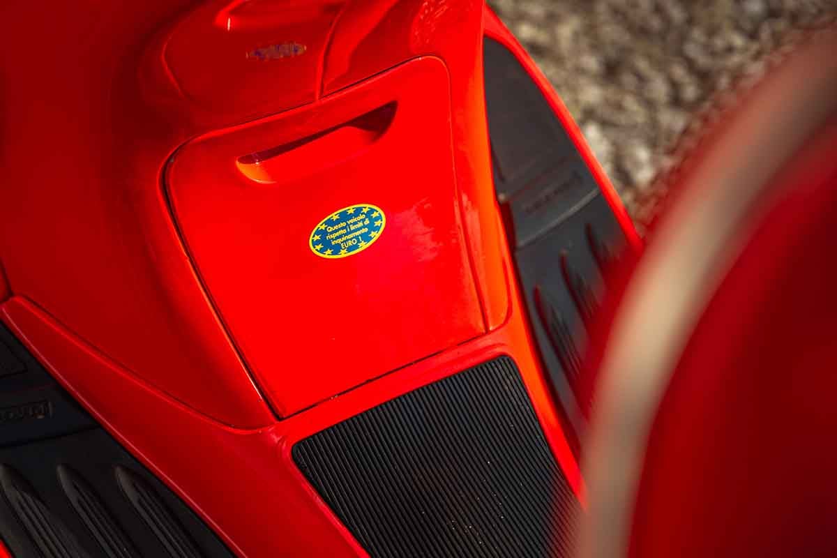 オークションに出品予定の2001年式ピアッジオ「ベスパET4」スクーデリア・フェラーリ Federico Cecchio(c)2026 Courtesy of RM Sotheby's