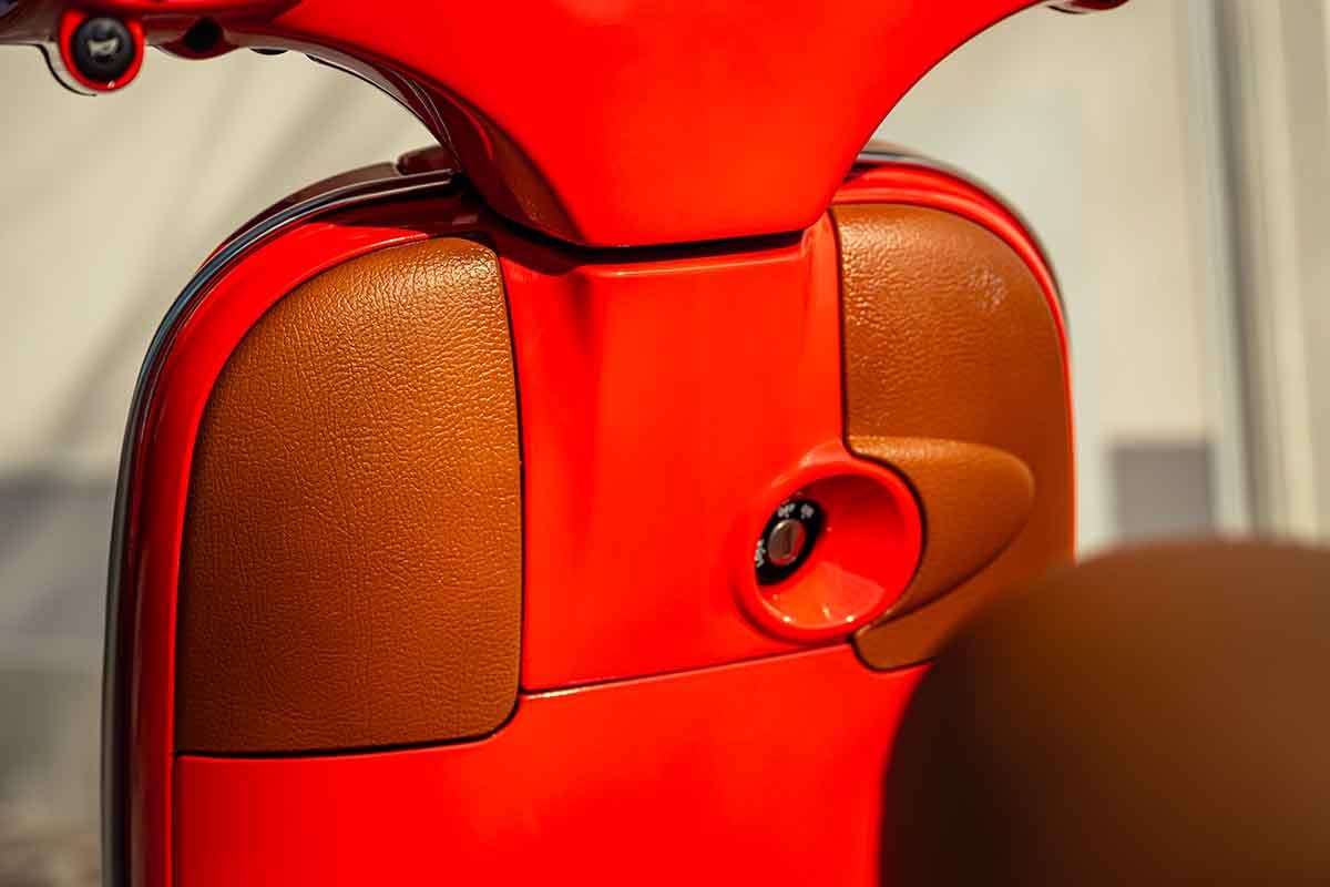 オークションに出品予定の2001年式ピアッジオ「ベスパET4」スクーデリア・フェラーリ Federico Cecchio(c)2026 Courtesy of RM Sotheby's