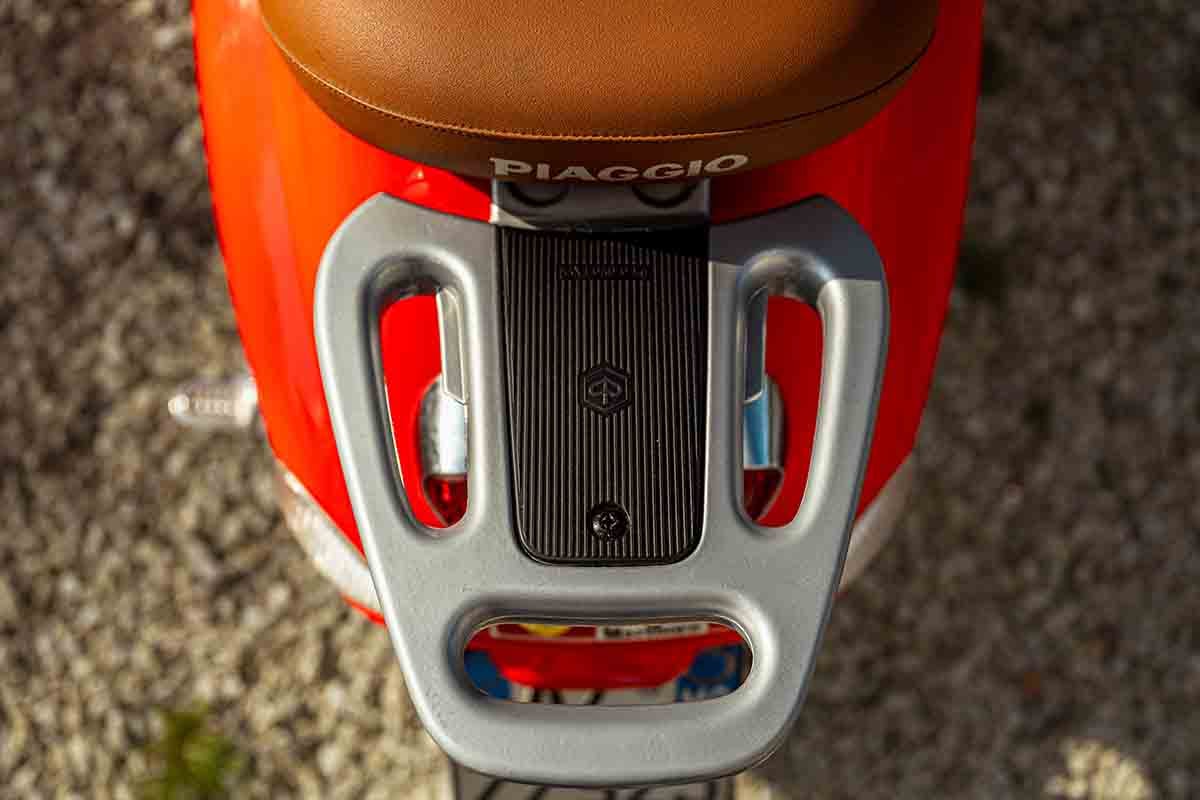 オークションに出品予定の2001年式ピアッジオ「ベスパET4」スクーデリア・フェラーリ Federico Cecchio(c)2026 Courtesy of RM Sotheby's