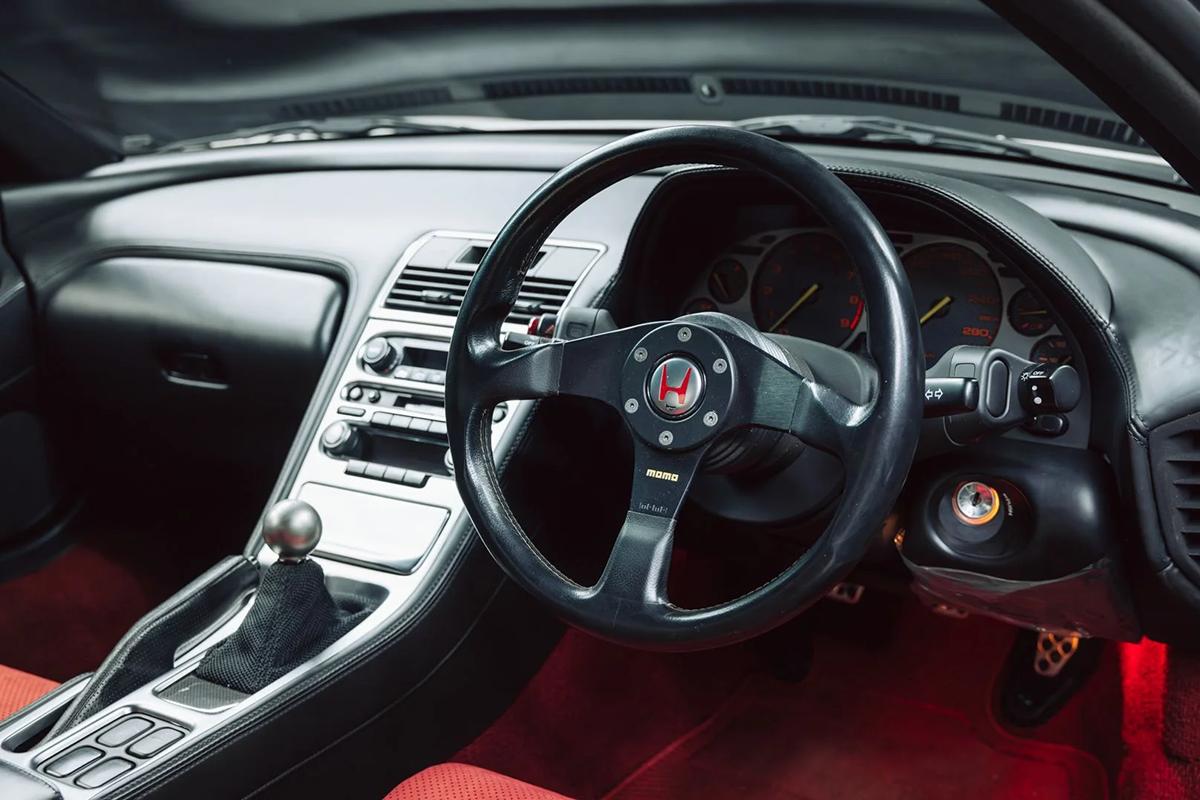 オークションに出品予定の2003年式ホンダ「NSX-R」のインテリア(c)2026 BROAD ARROW Auctions