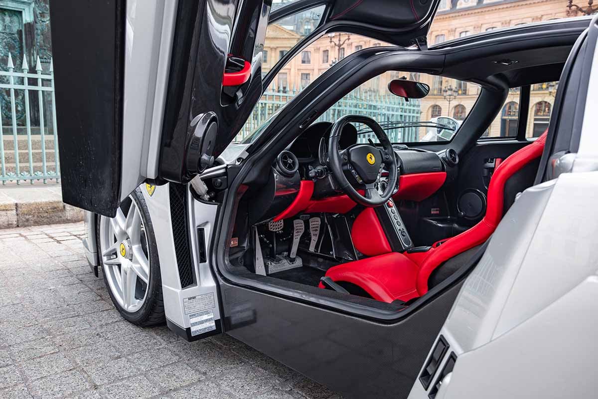 オークションに出品され、高値落札された2004年式フェラーリ「エンツォ」Kevin Van Campenhout(c)2026 Courtesy of RM Sotheby's