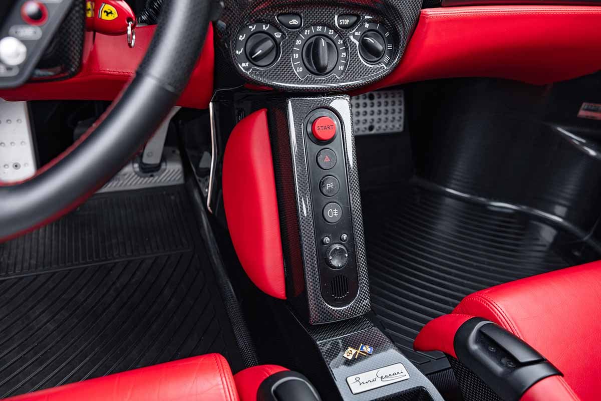 オークションに出品され、高値落札された2004年式フェラーリ「エンツォ」Kevin Van Campenhout(c)2026 Courtesy of RM Sotheby's