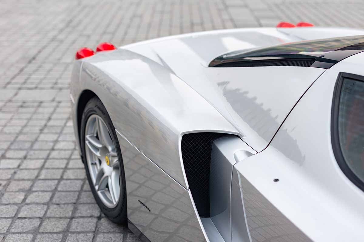 オークションに出品され、高値落札された2004年式フェラーリ「エンツォ」Kevin Van Campenhout(c)2026 Courtesy of RM Sotheby's
