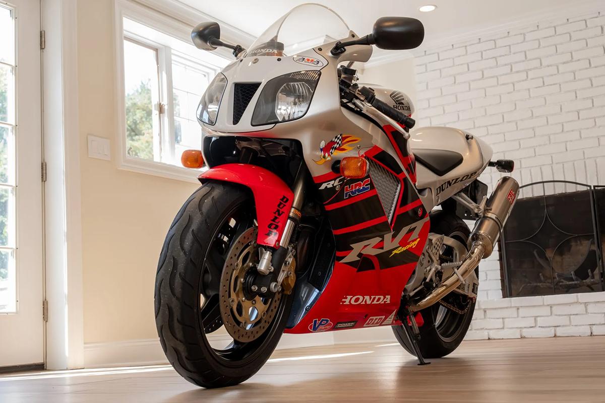 米国オークションに出品され落札された2004年式ホンダ「RVT1000R ニッキー・ヘイデン・エディション」