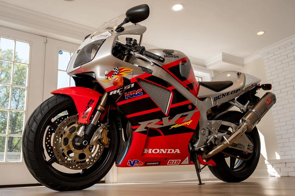 米国オークションに出品され落札された2004年式ホンダ「RVT1000R ニッキー・ヘイデン・エディション」