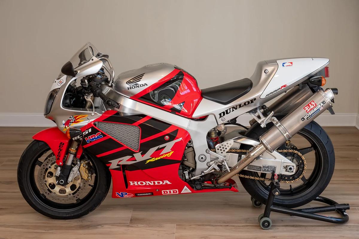 米国オークションに出品され落札された2004年式ホンダ「RVT1000R ニッキー・ヘイデン・エディション」