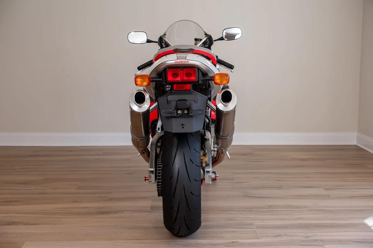 米国オークションに出品され落札された2004年式ホンダ「RVT1000R ニッキー・ヘイデン・エディション」