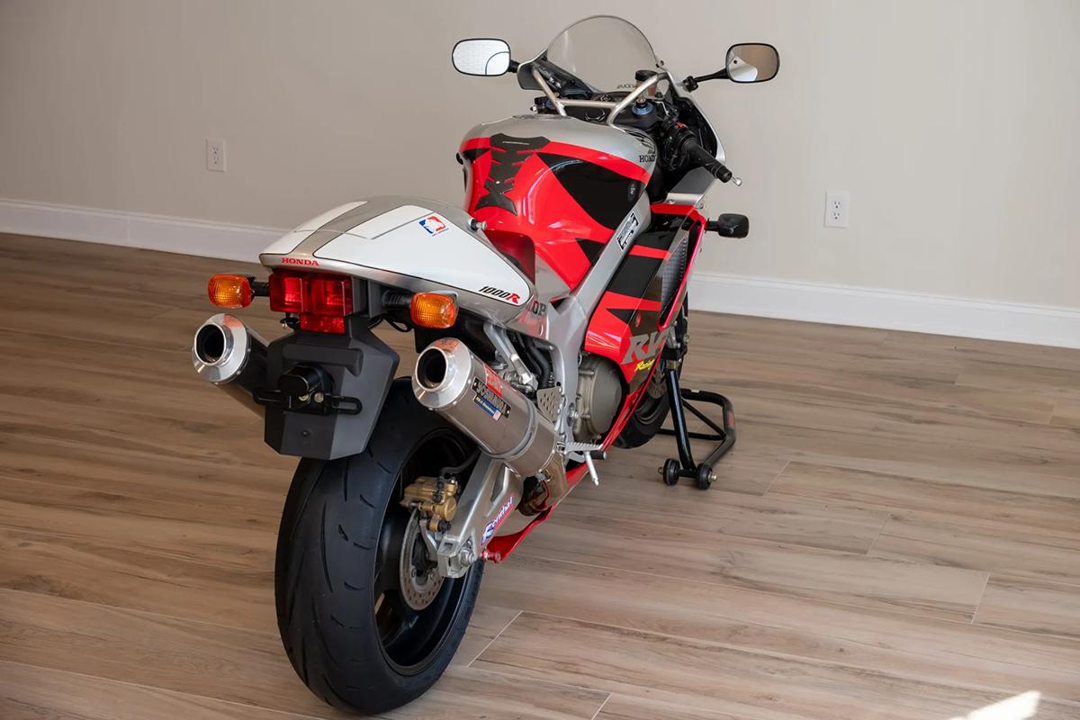 米国オークションに出品され落札された2004年式ホンダ「RVT1000R ニッキー・ヘイデン・エディション」