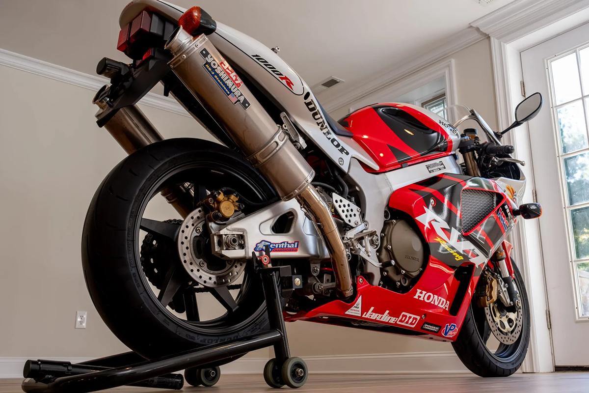 米国オークションに出品され落札された2004年式ホンダ「RVT1000R ニッキー・ヘイデン・エディション」