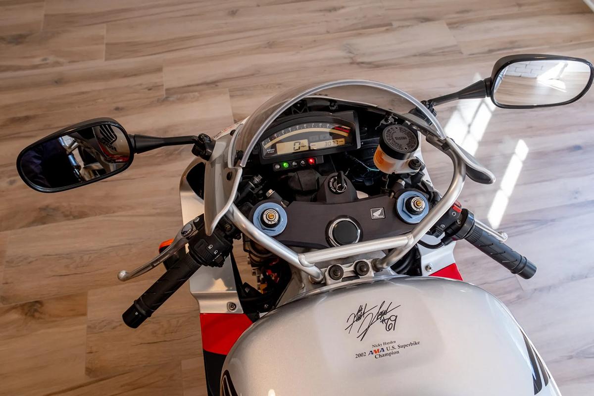 米国オークションに出品され落札された2004年式ホンダ「RVT1000R ニッキー・ヘイデン・エディション」